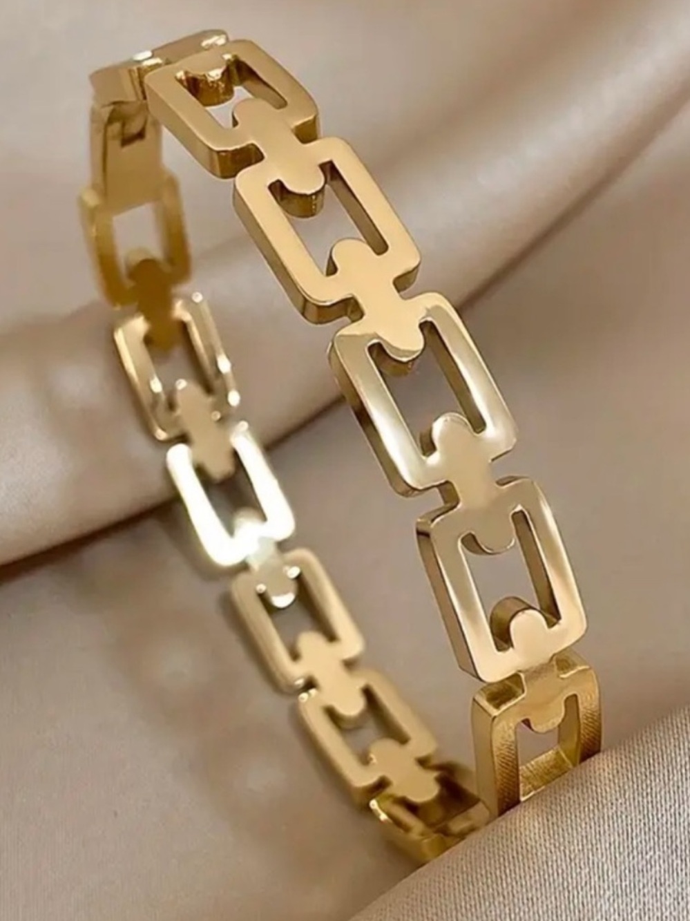 🔥🔥SALE🔥🔥NWT Gold Plated/Stainless Steel Cuff Bracelet.
